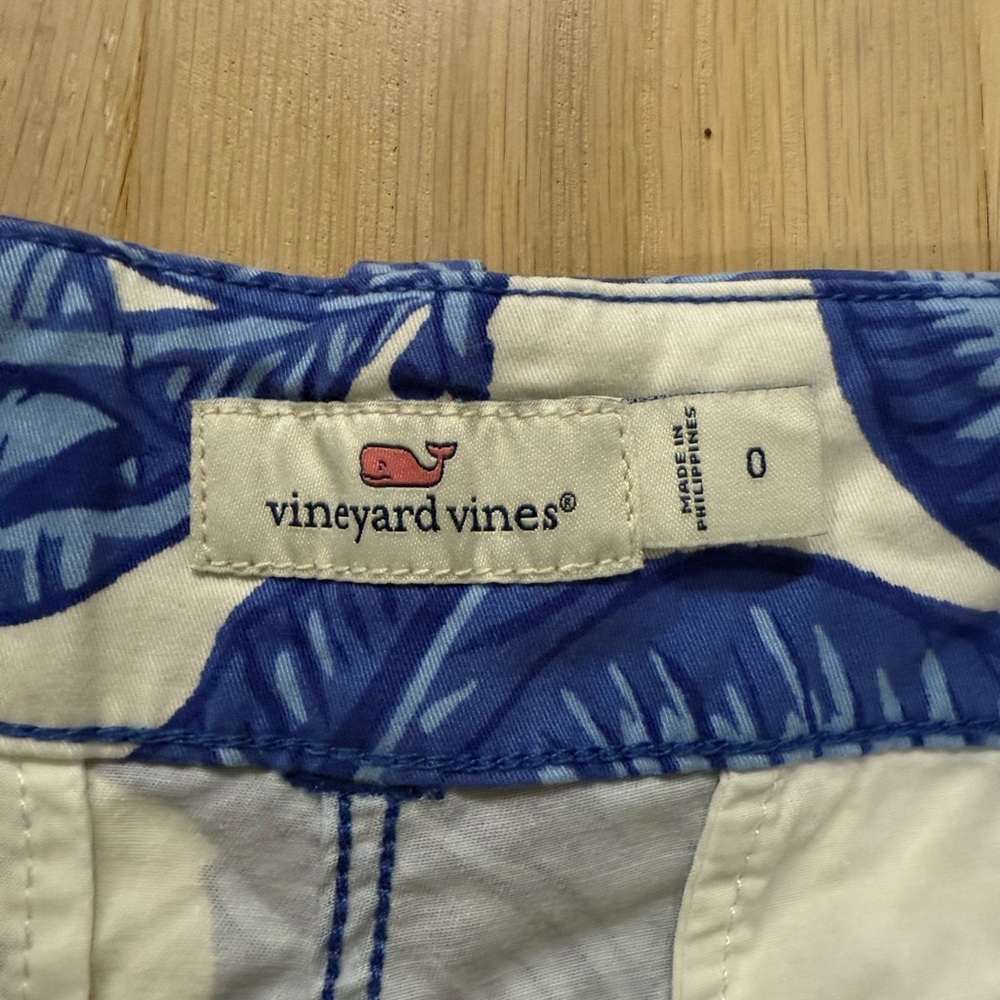 Vineyard vines blue banana leaf chino shorts - Picture 4 of 13